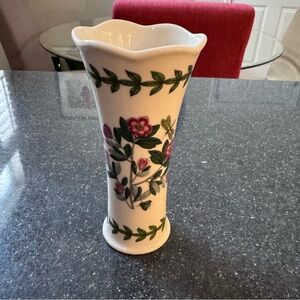 Portmeirion botanic garden bud vase, like new, 5 inches